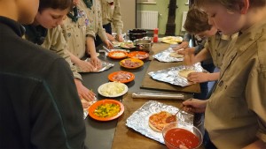 2016-03-19_pizza-prepareren