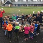De bevers leren van alles over buitenleven